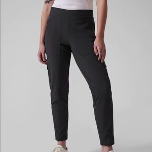 Athleta Black Chelsea Cargo Lined Pant, Sz. 0